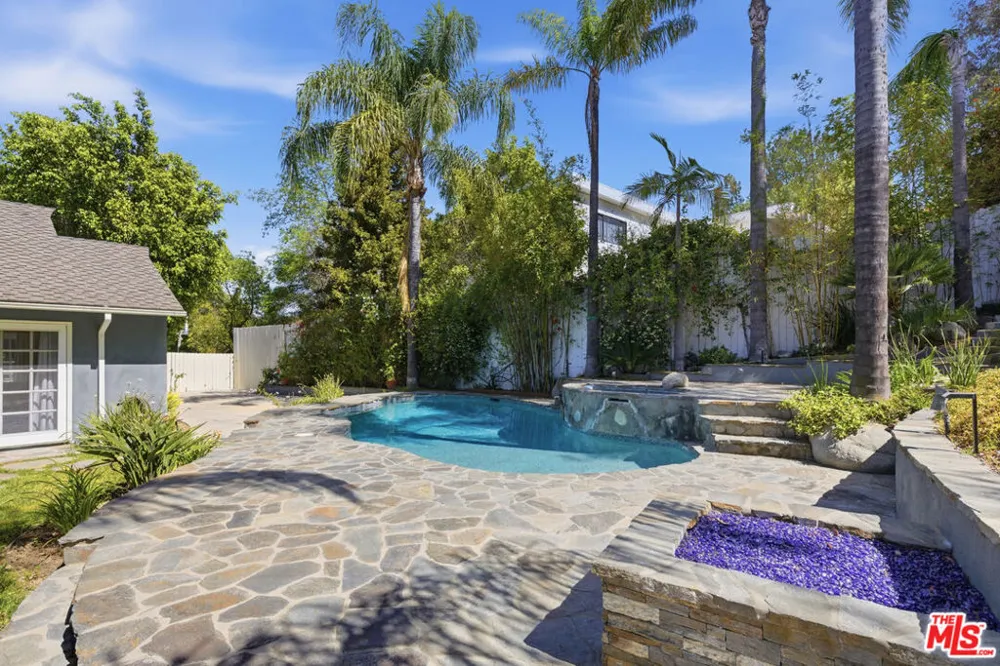3690 Crownridge Drive Sherman Oaks, CA 91403