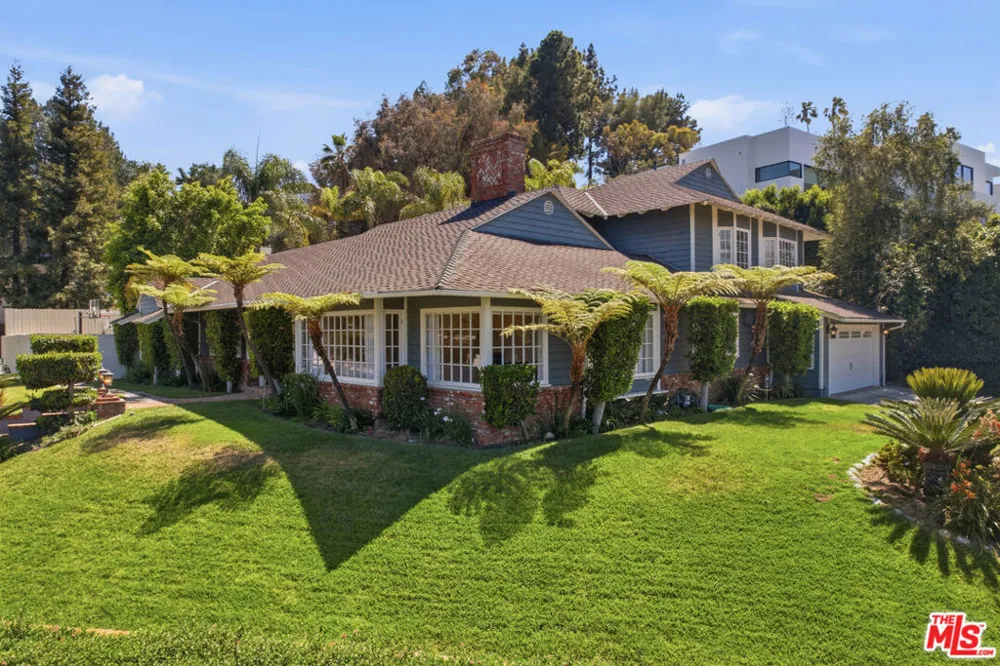 3690 Crownridge Drive Sherman Oaks, CA 91403