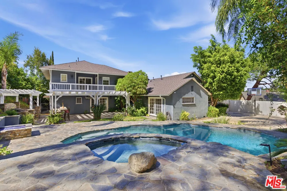 3690 Crownridge Drive Sherman Oaks, CA 91403