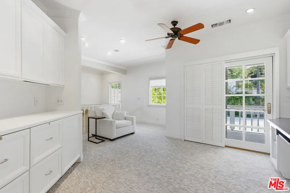 3690 Crownridge Drive Sherman Oaks, CA 91403