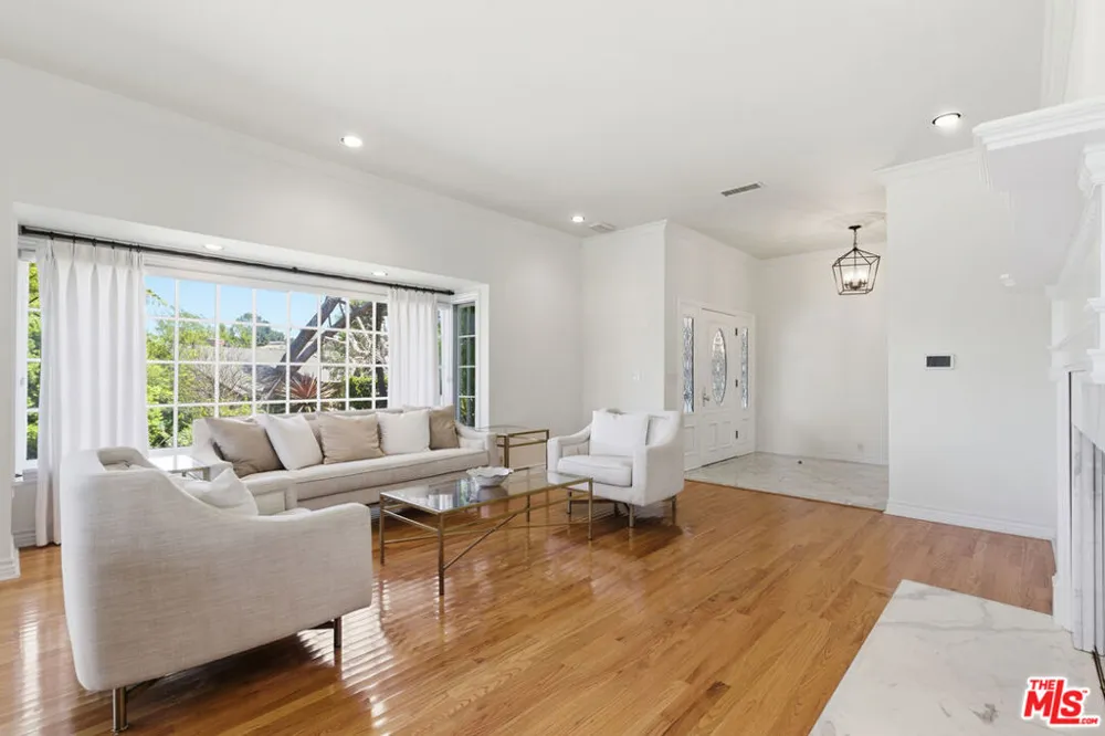 3690 Crownridge Drive Sherman Oaks, CA 91403