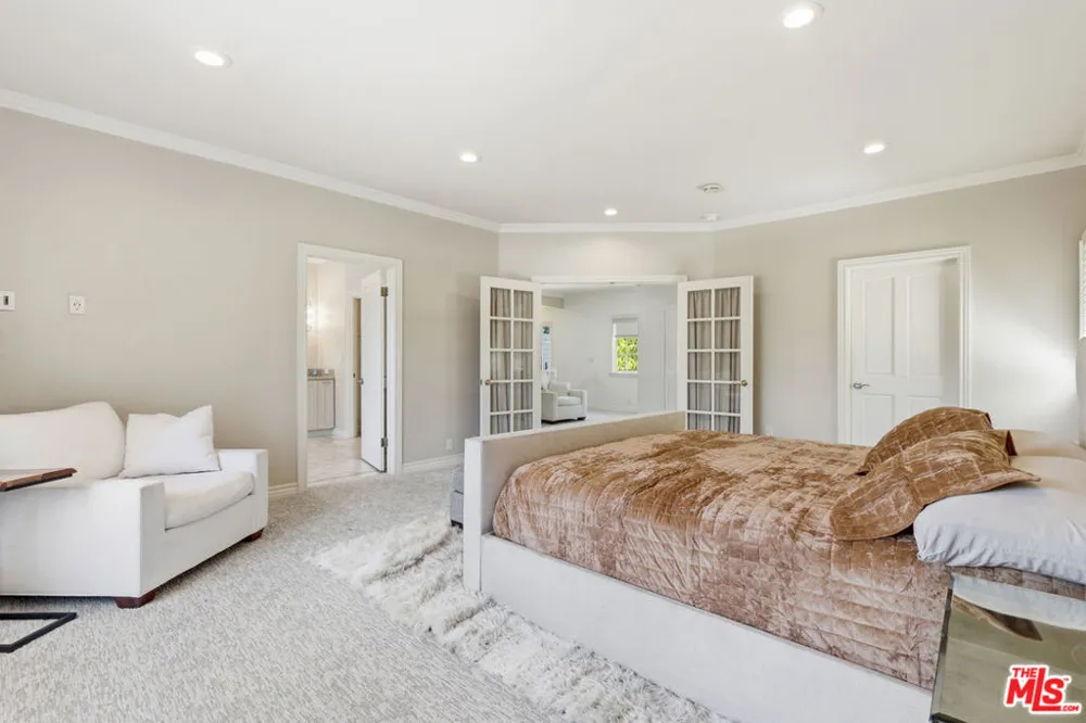 3690 Crownridge Drive Sherman Oaks, CA 91403
