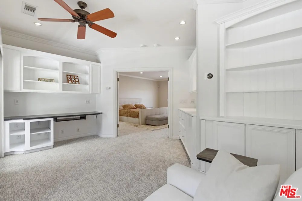 3690 Crownridge Drive Sherman Oaks, CA 91403