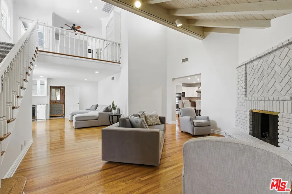 3690 Crownridge Drive Sherman Oaks, CA 91403