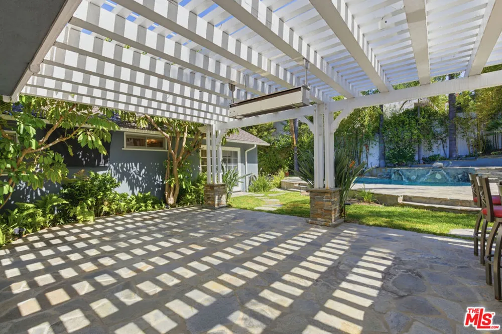 3690 Crownridge Drive Sherman Oaks, CA 91403