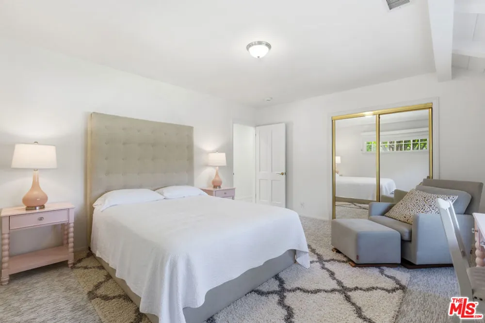 3690 Crownridge Drive Sherman Oaks, CA 91403