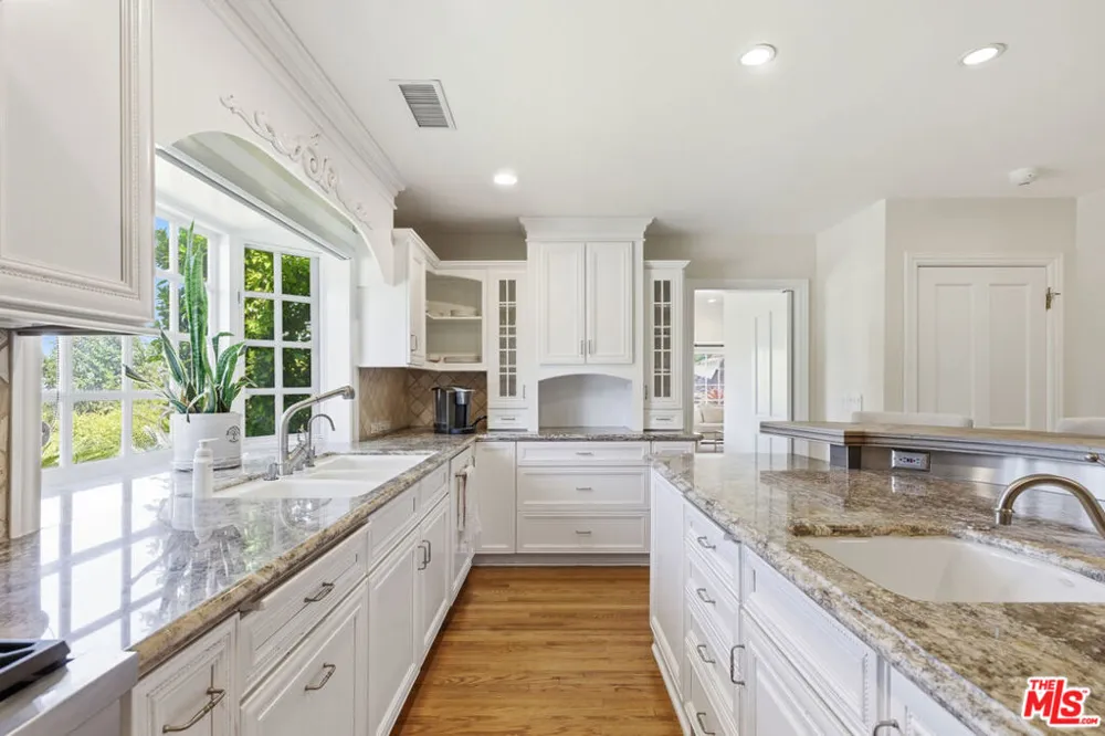 3690 Crownridge Drive Sherman Oaks, CA 91403