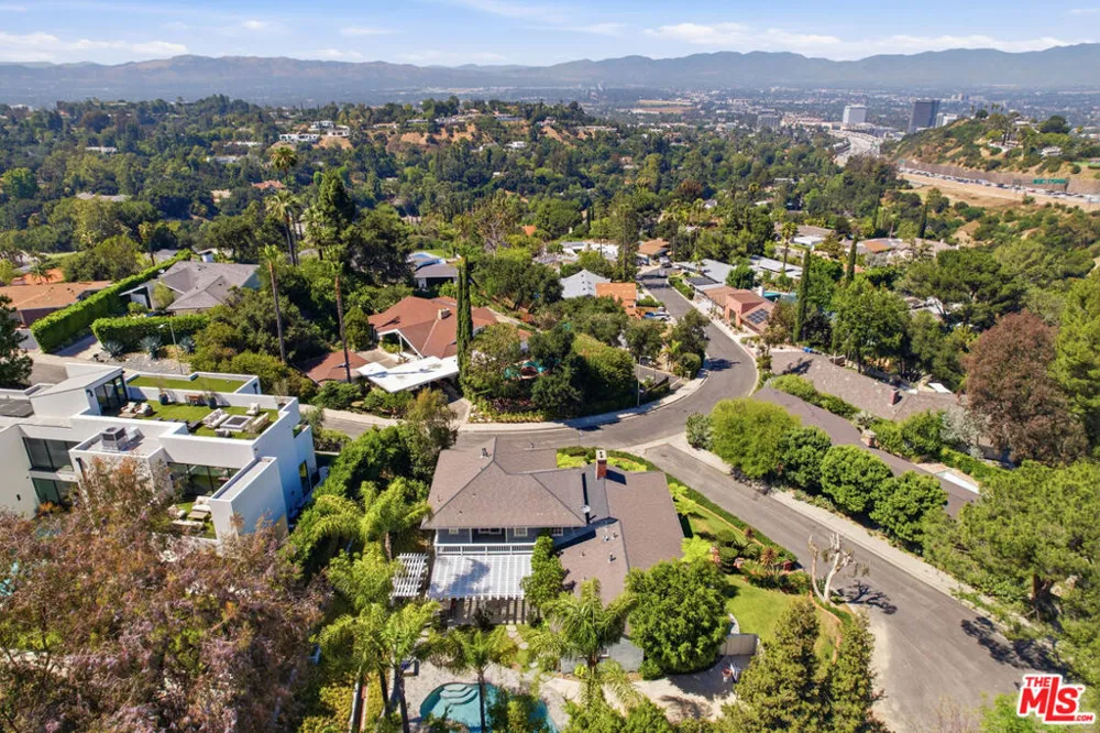 3690 Crownridge Drive Sherman Oaks, CA 91403