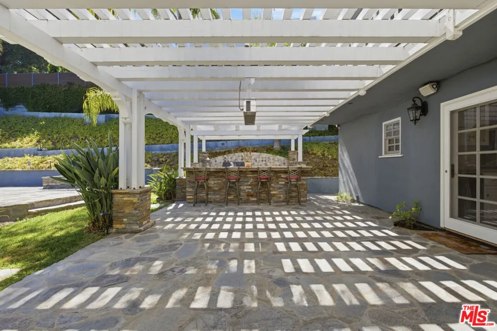 3690 Crownridge Drive Sherman Oaks, CA 91403