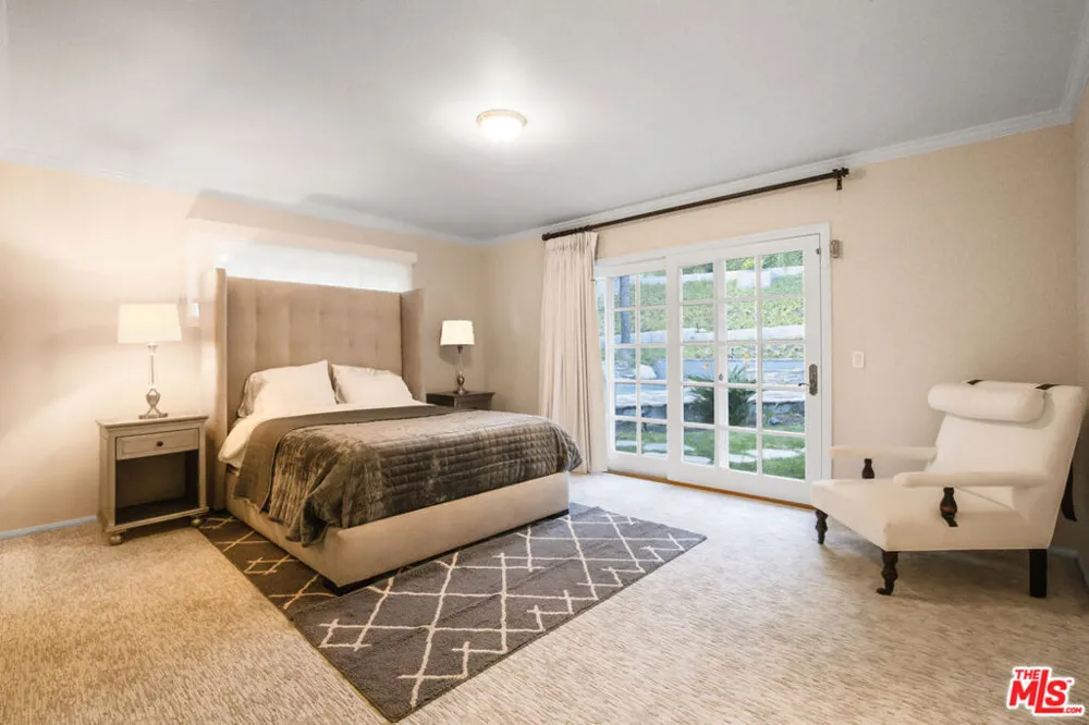 3690 Crownridge Drive Sherman Oaks, CA 91403