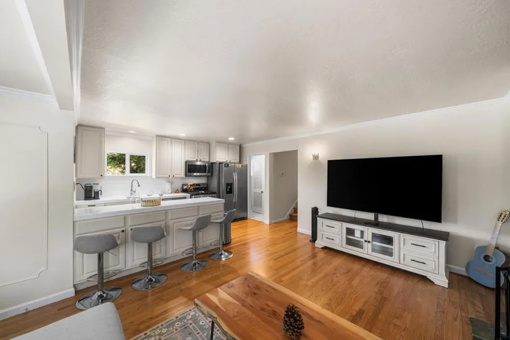 11 Recreation Drive La Honda, CA 94020