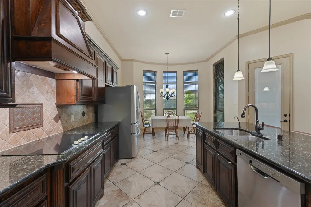 7910 Edgeglen Trail Sachse, TX 75048
