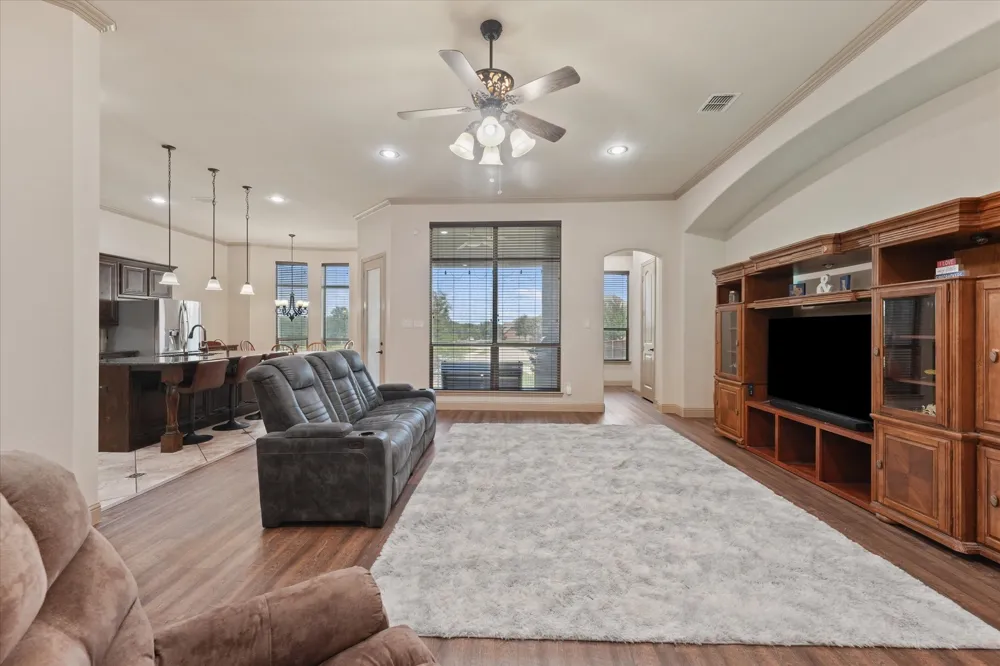7910 Edgeglen Trail Sachse, TX 75048