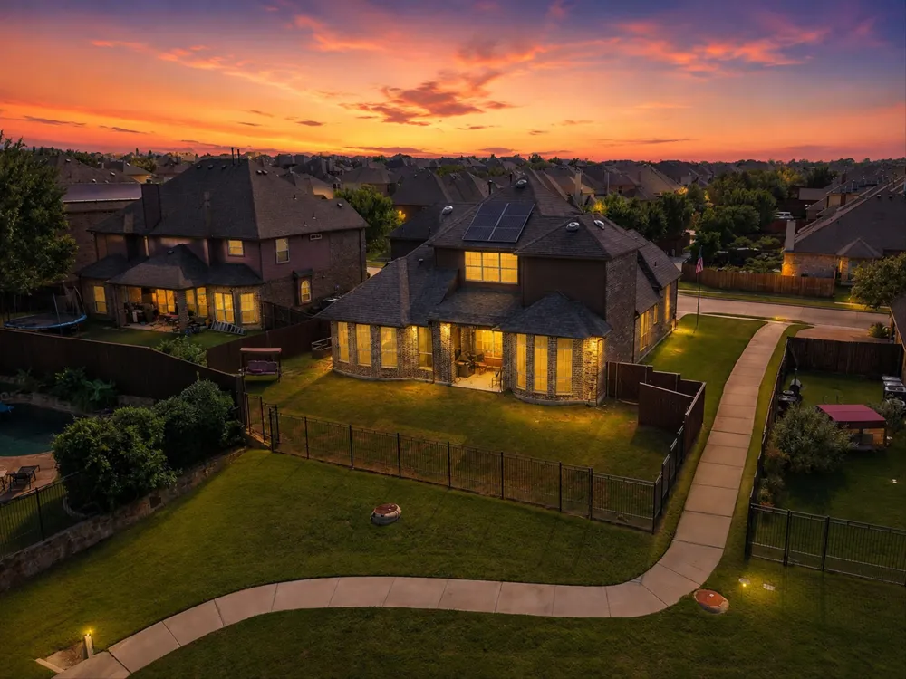 7910 Edgeglen Trail Sachse, TX 75048