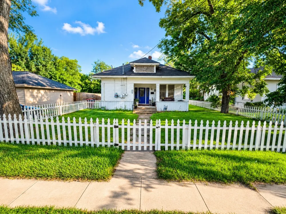 1340 Pine Bluff Paris, TX 75460