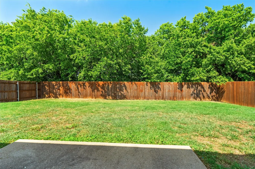 8421 River Bluffs Drive Arlington, TX 76002