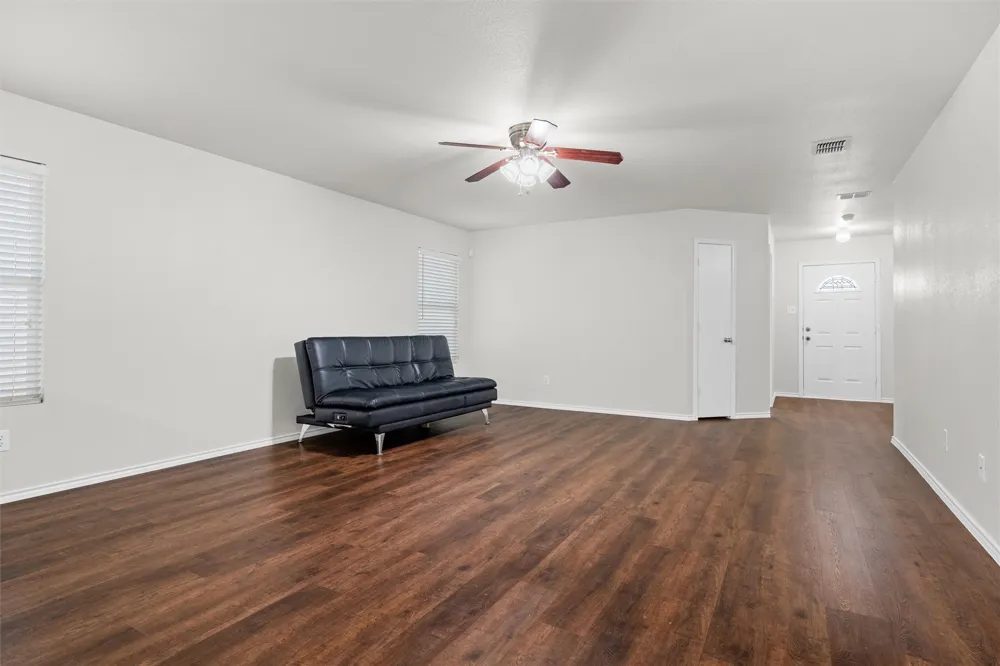 8421 River Bluffs Drive Arlington, TX 76002