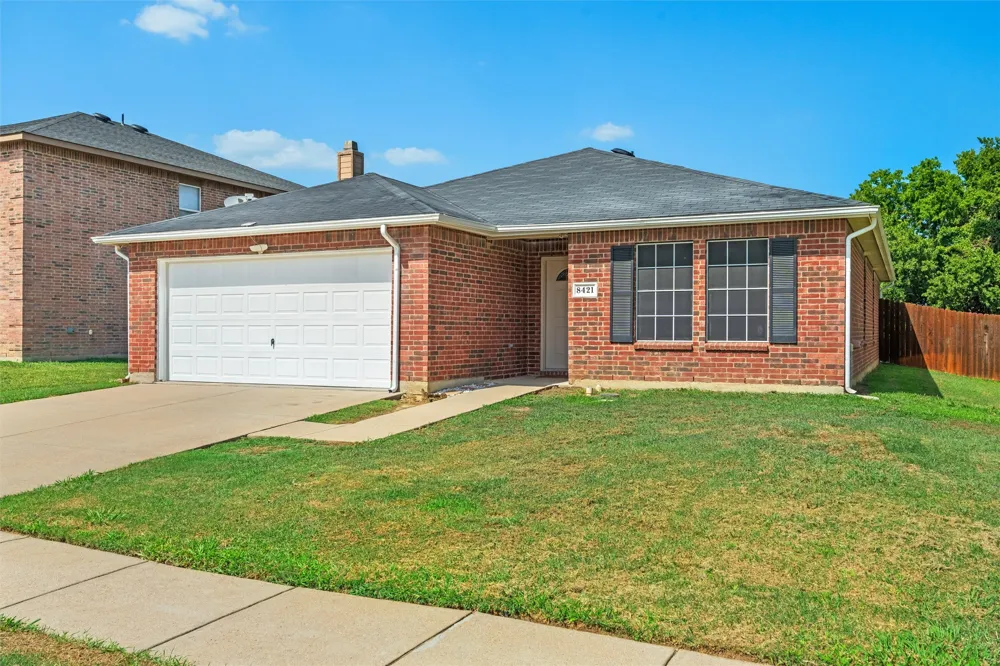 8421 River Bluffs Drive Arlington, TX 76002