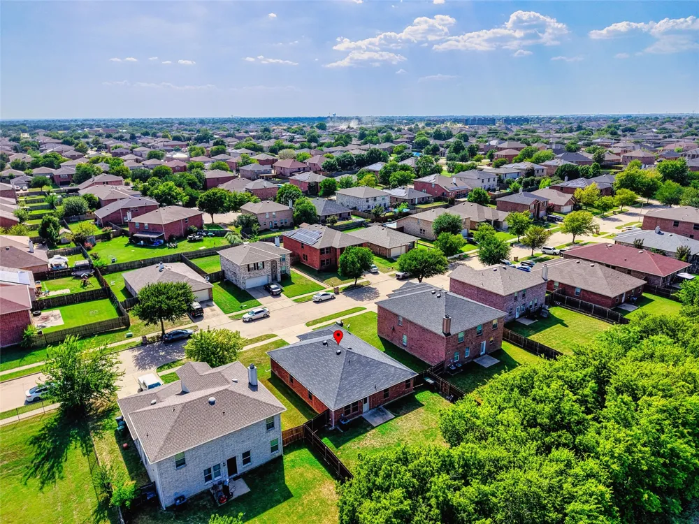 8421 River Bluffs Drive Arlington, TX 76002