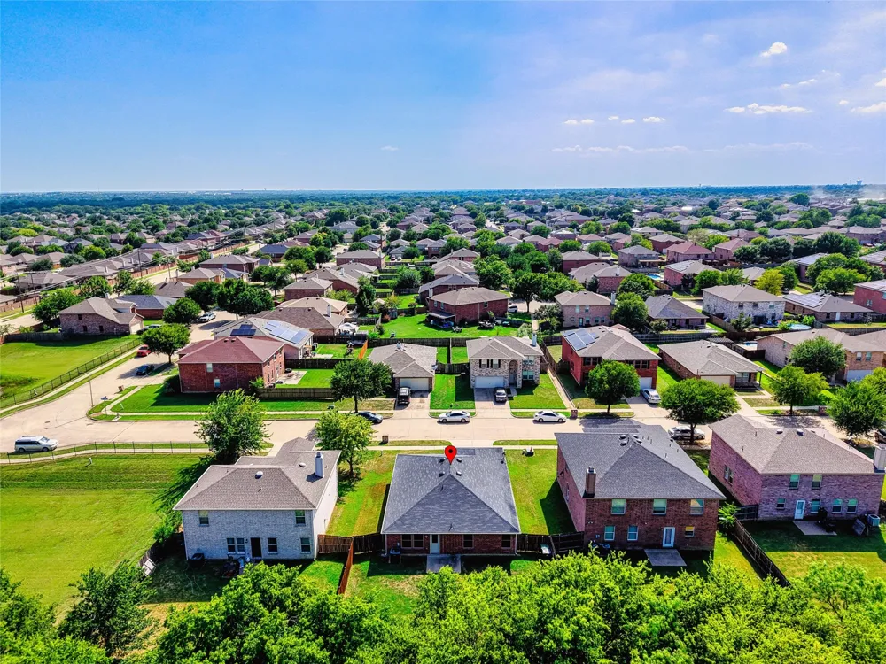 8421 River Bluffs Drive Arlington, TX 76002
