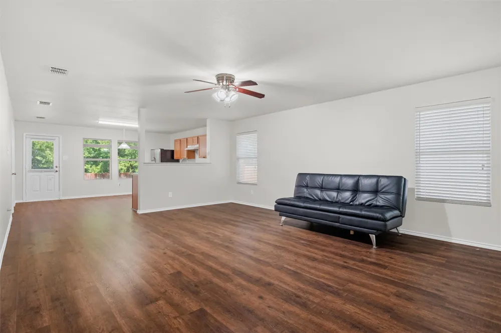 8421 River Bluffs Drive Arlington, TX 76002