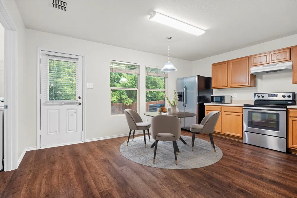 8421 River Bluffs Drive Arlington, TX 76002