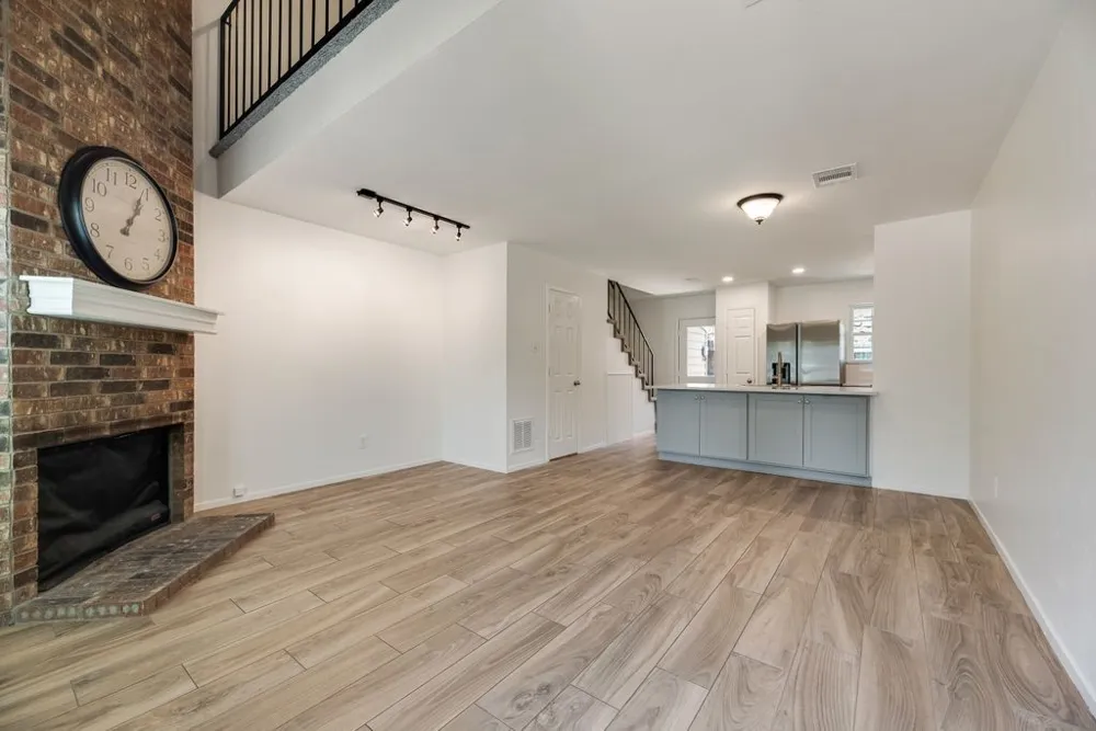 28 Abbey Road Euless, TX 76039