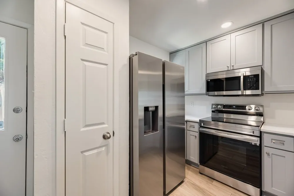 28 Abbey Road Euless, TX 76039