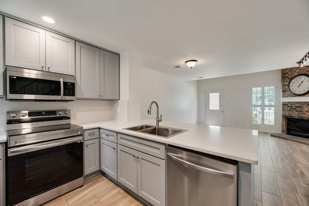 28 Abbey Road Euless, TX 76039