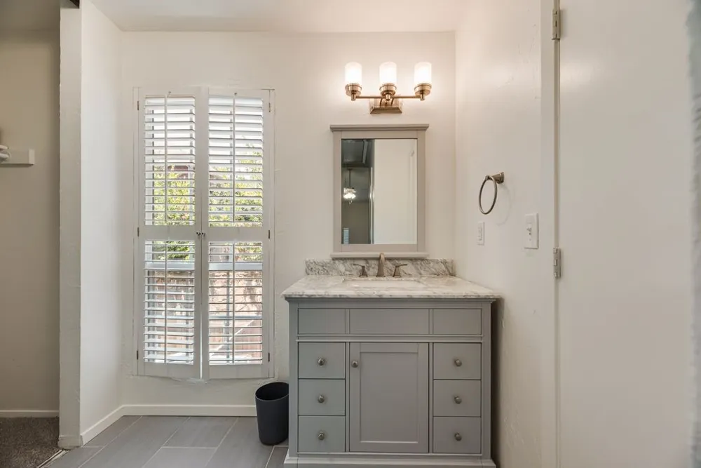 28 Abbey Road Euless, TX 76039
