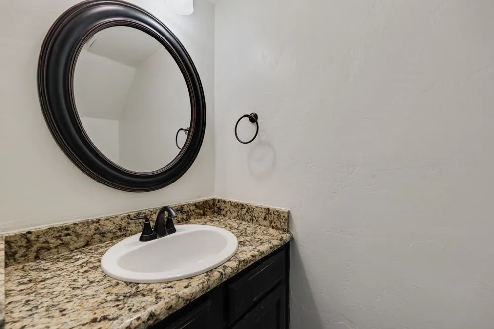 28 Abbey Road Euless, TX 76039