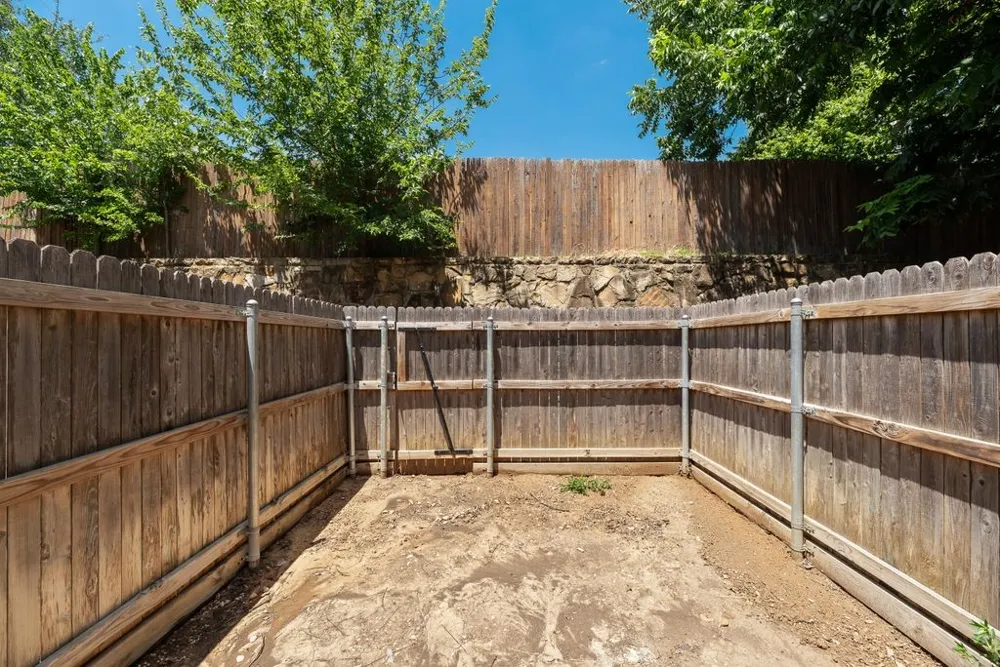 28 Abbey Road Euless, TX 76039