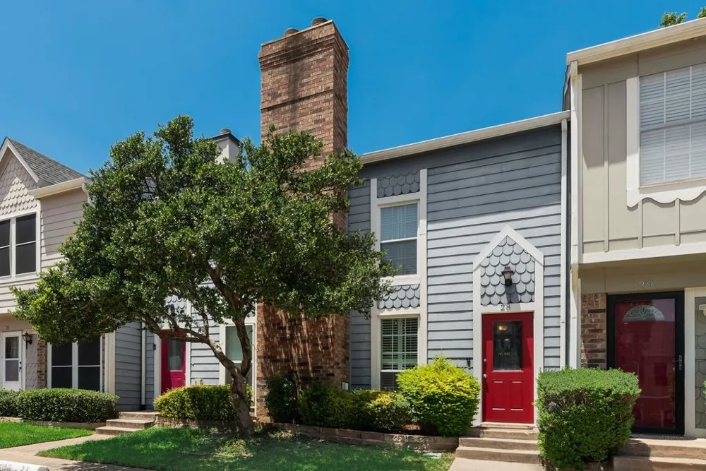 28 Abbey Road Euless, TX 76039