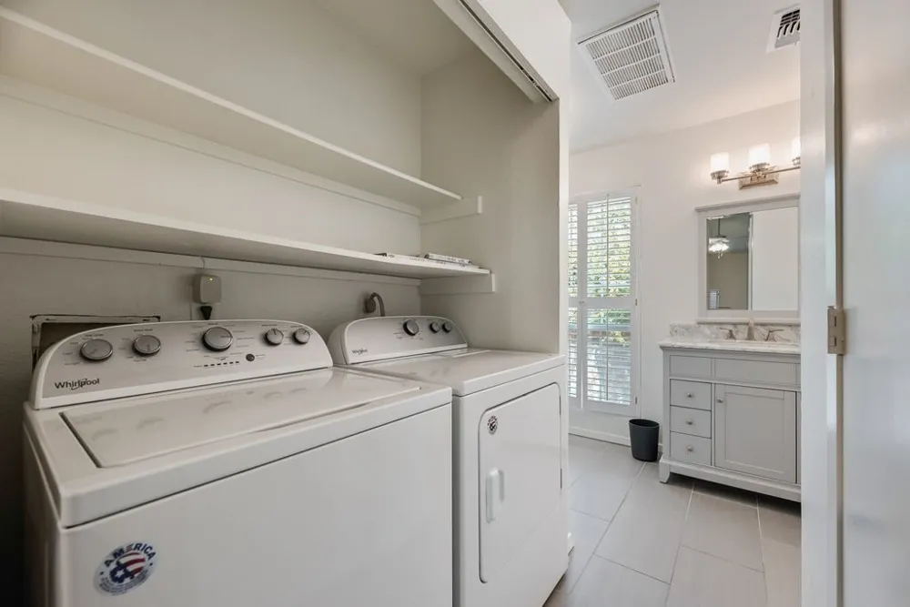 28 Abbey Road Euless, TX 76039
