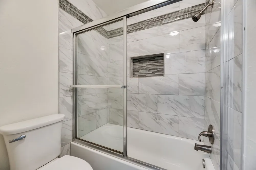 28 Abbey Road Euless, TX 76039