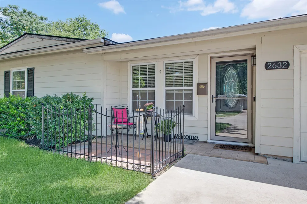 2632 Wicker Avenue Farmers Branch, TX 75234