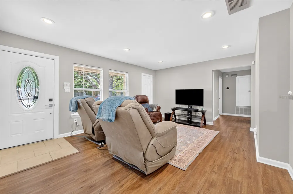 2632 Wicker Avenue Farmers Branch, TX 75234