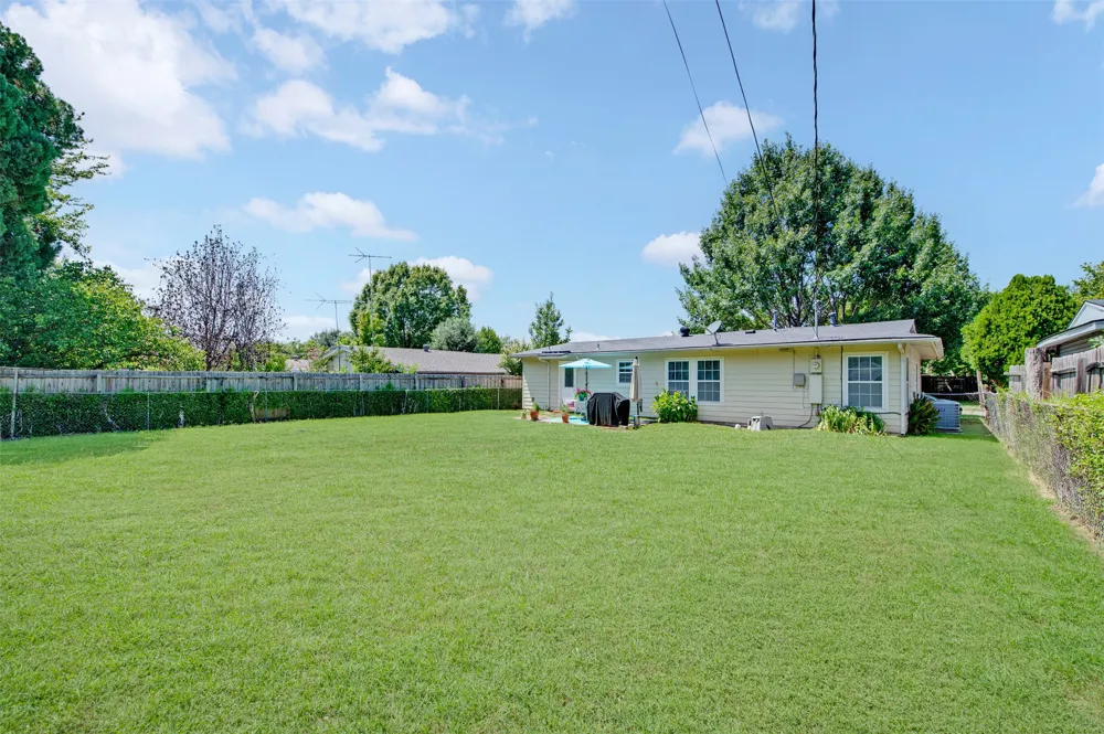 2632 Wicker Avenue Farmers Branch, TX 75234