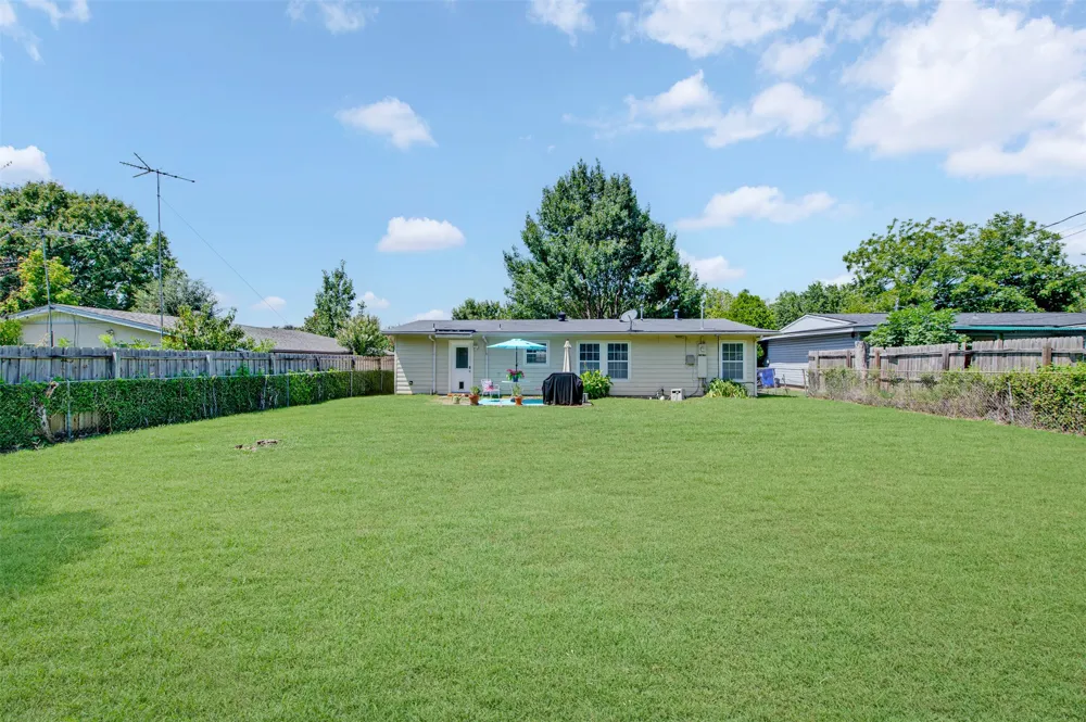 2632 Wicker Avenue Farmers Branch, TX 75234