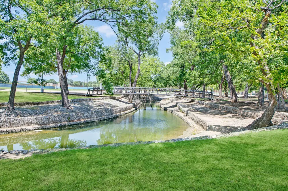 2632 Wicker Avenue Farmers Branch, TX 75234