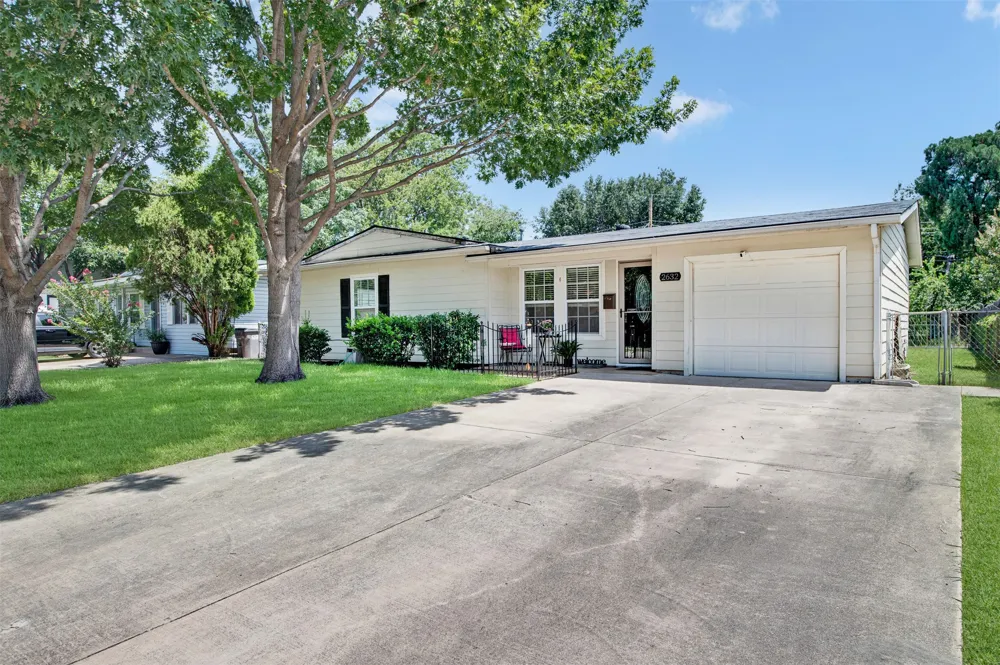 2632 Wicker Avenue Farmers Branch, TX 75234