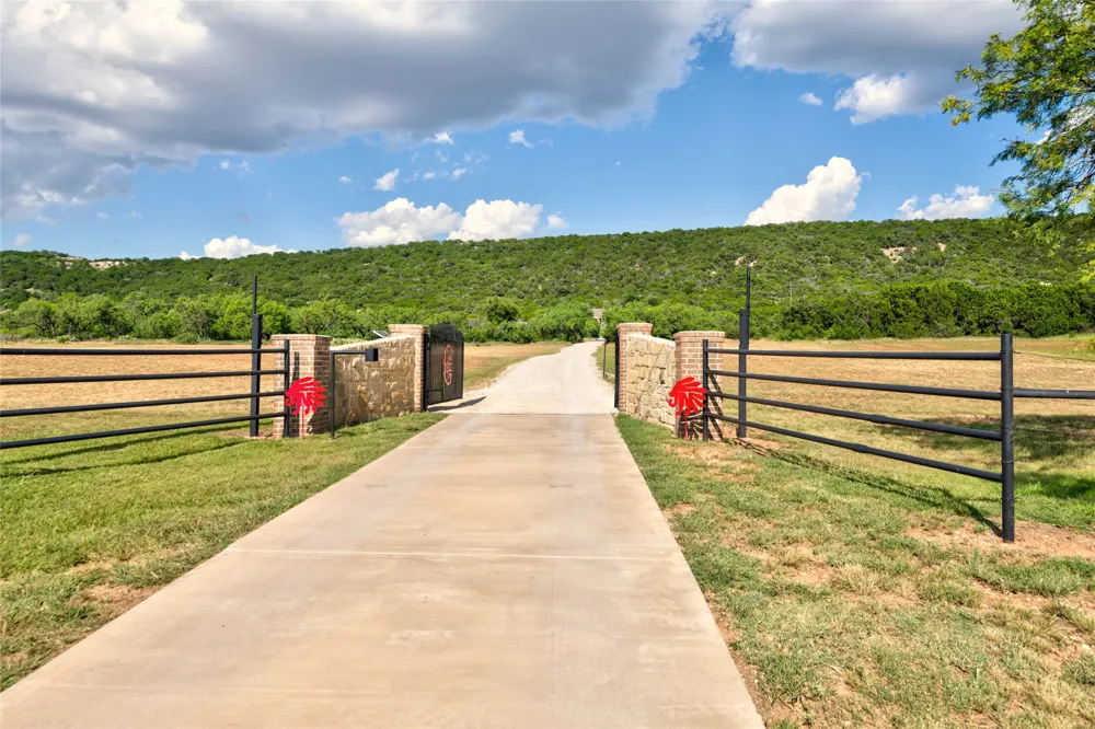 2457 US Highway 83 84 Tuscola, TX 79562