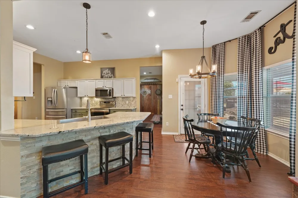 112 Springfield Lane Red Oak, TX 75165