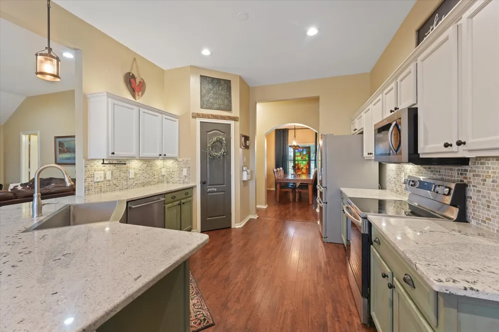 112 Springfield Lane Red Oak, TX 75165