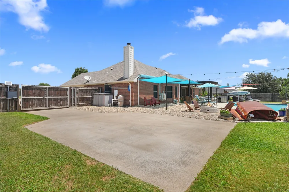 112 Springfield Lane Red Oak, TX 75165
