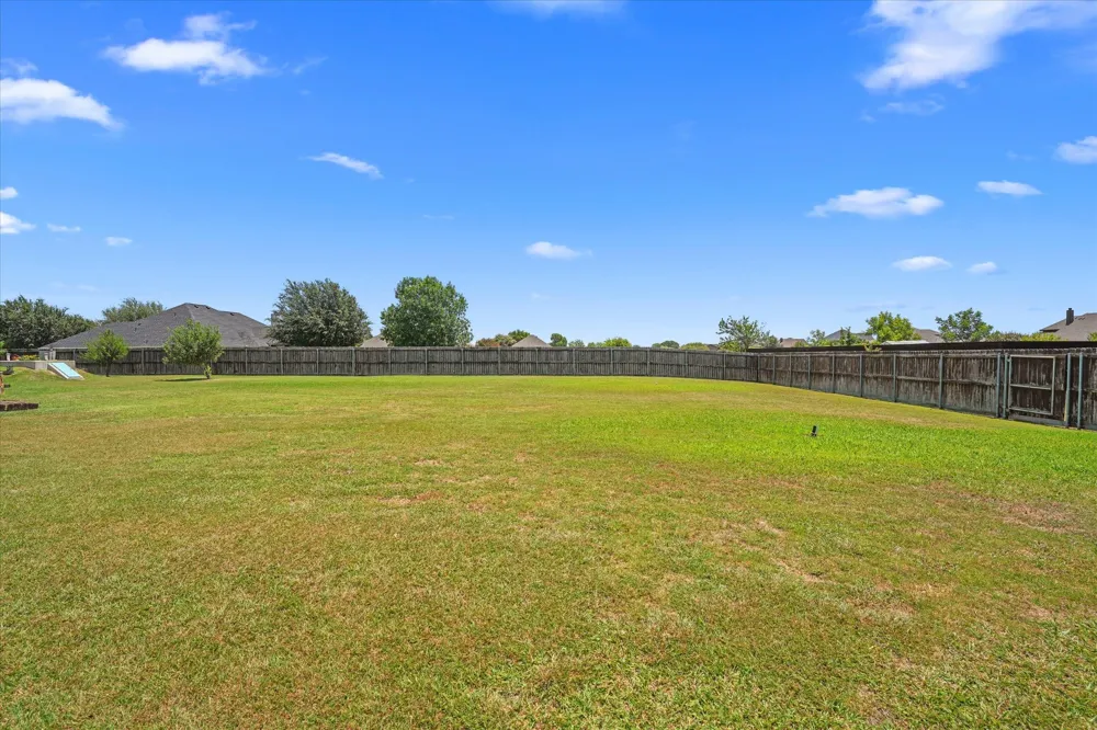 112 Springfield Lane Red Oak, TX 75165