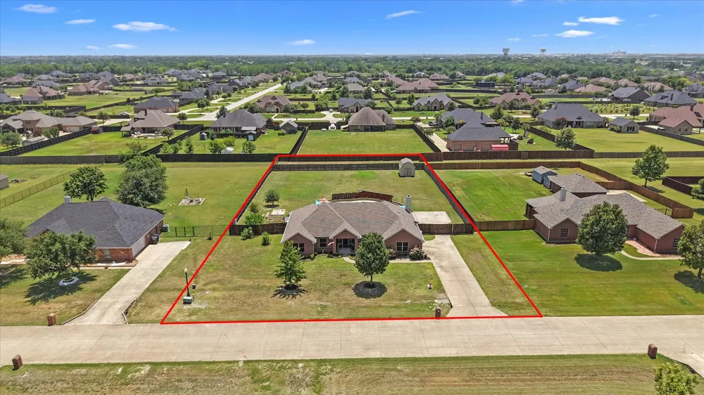 112 Springfield Lane Red Oak, TX 75165