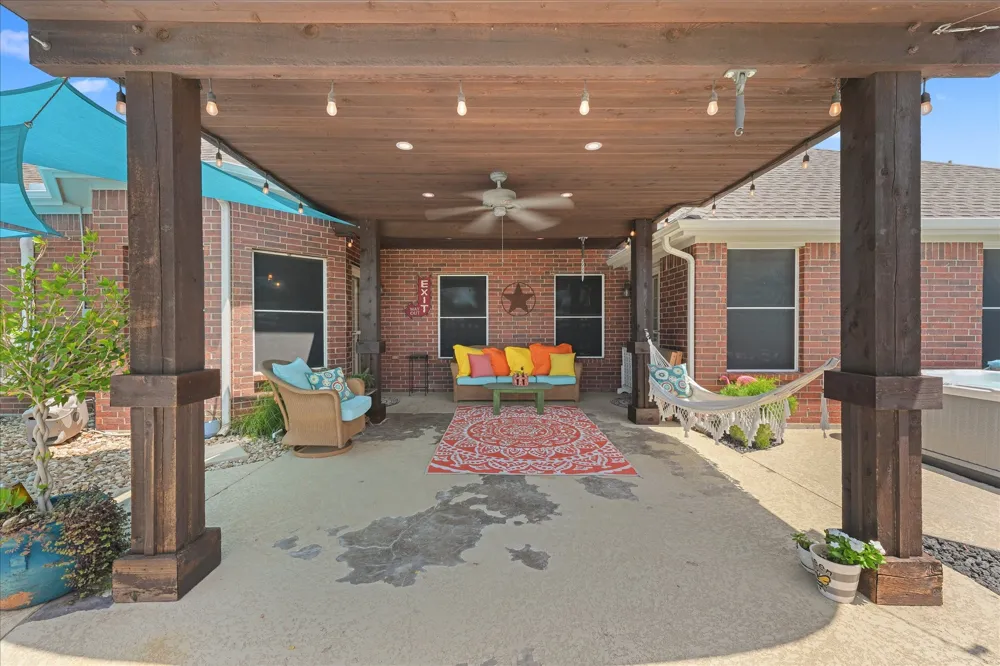 112 Springfield Lane Red Oak, TX 75165