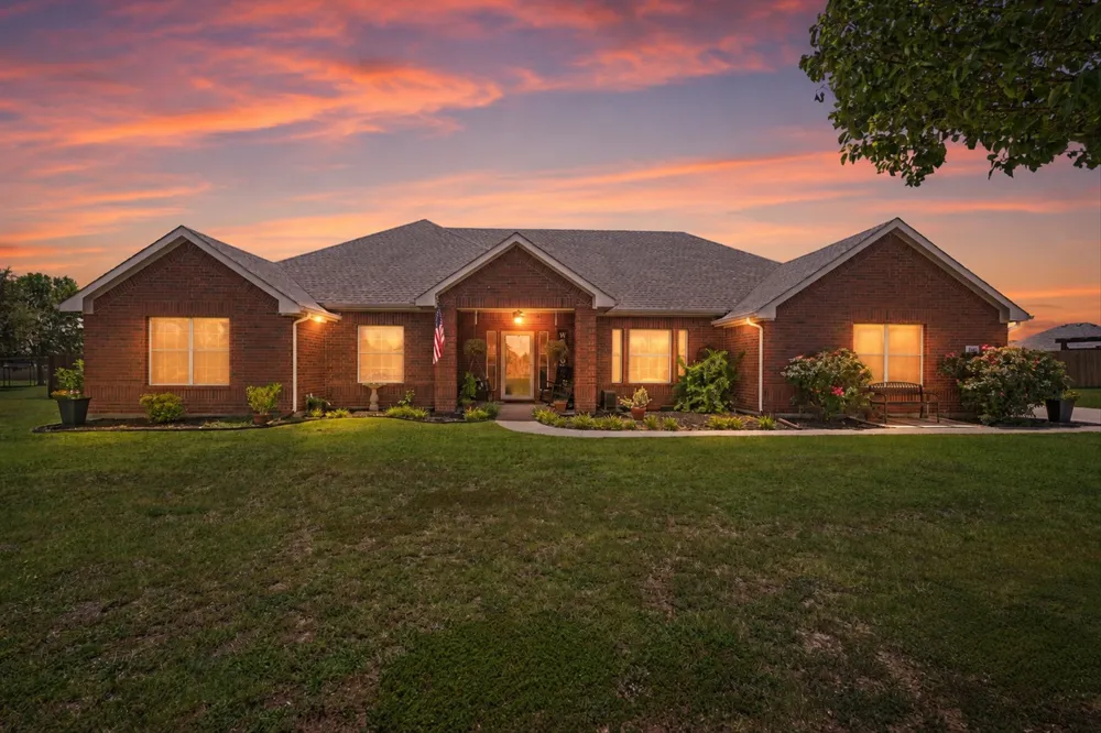 112 Springfield Lane Red Oak, TX 75165