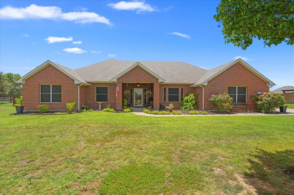 112 Springfield Lane Red Oak, TX 75165